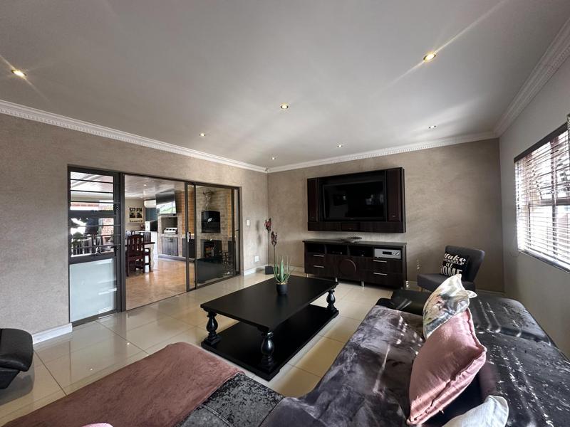 3 Bedroom Property for Sale in Gordons Bay Western Cape